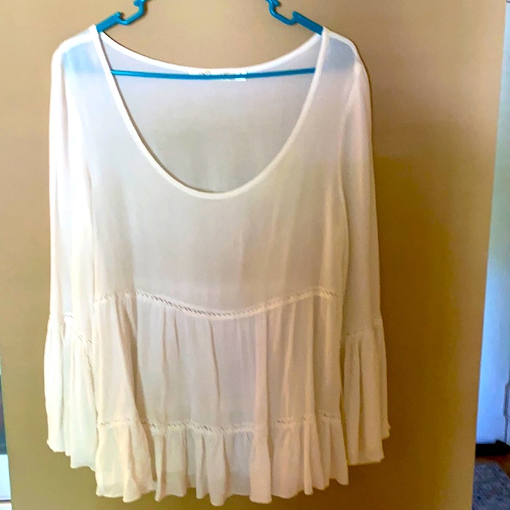 Scoopneck bell sleeve top